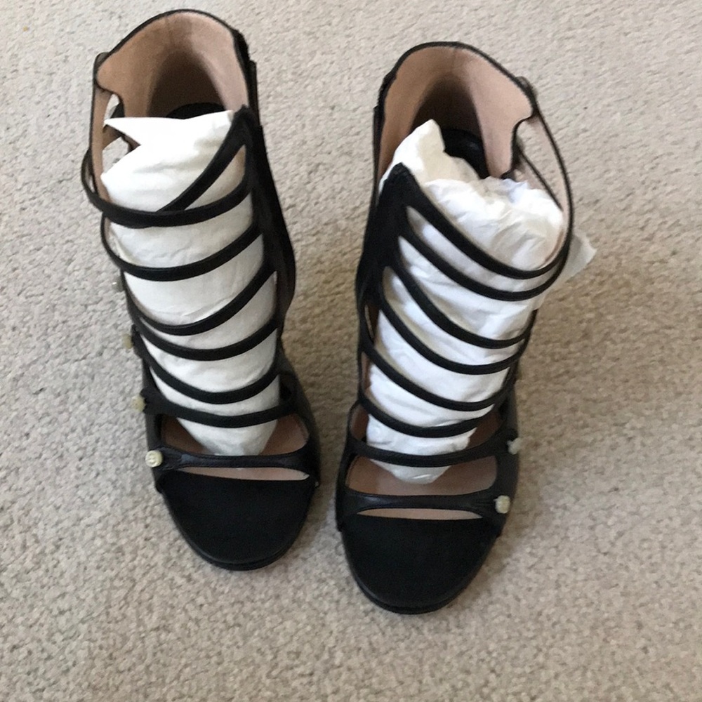 Chic Black Strappy Heels
